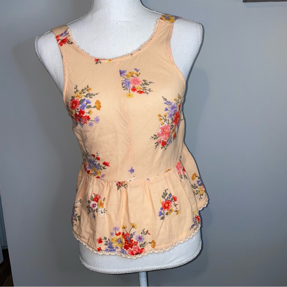 NWOT American Eagle Peach Floral Peplum Tank Top